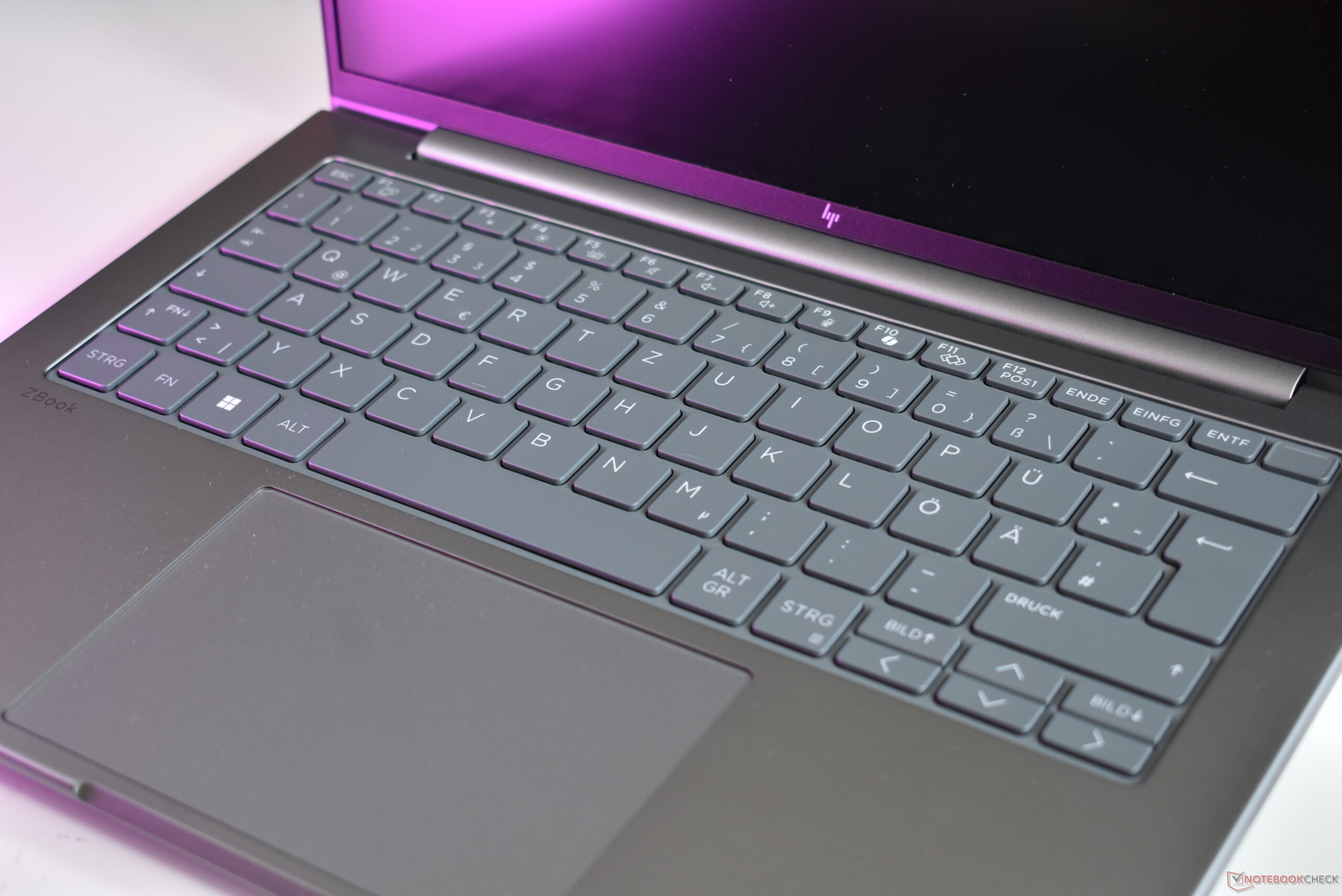نمای کیبورد و تاچ‌پد HP ZBook 8 G2a 14
